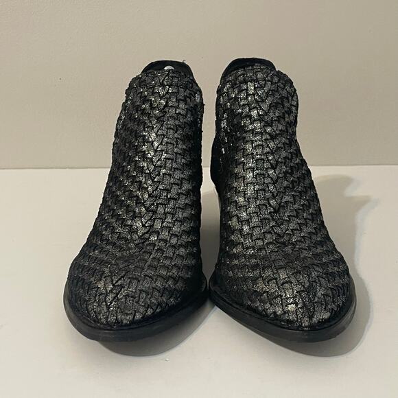 Very Volatile Malone Pewter Metallic Woven Leather Ankle Booties Women's Sz 6.5 - Picture 5 of 9